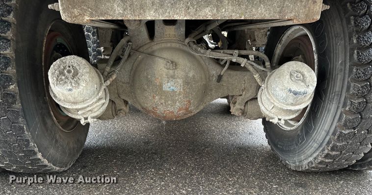 image for item EH4406 2010 Peterbilt 320 refuse truck