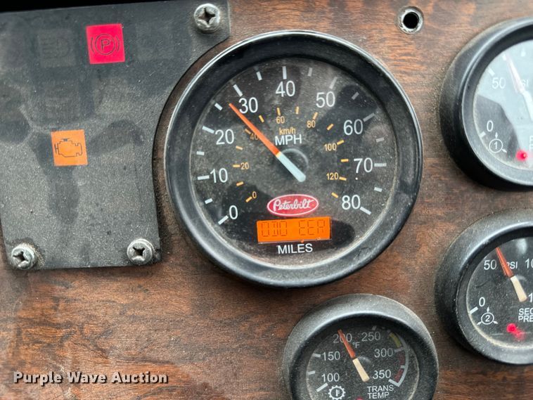 image for item EH4406 2010 Peterbilt 320 refuse truck