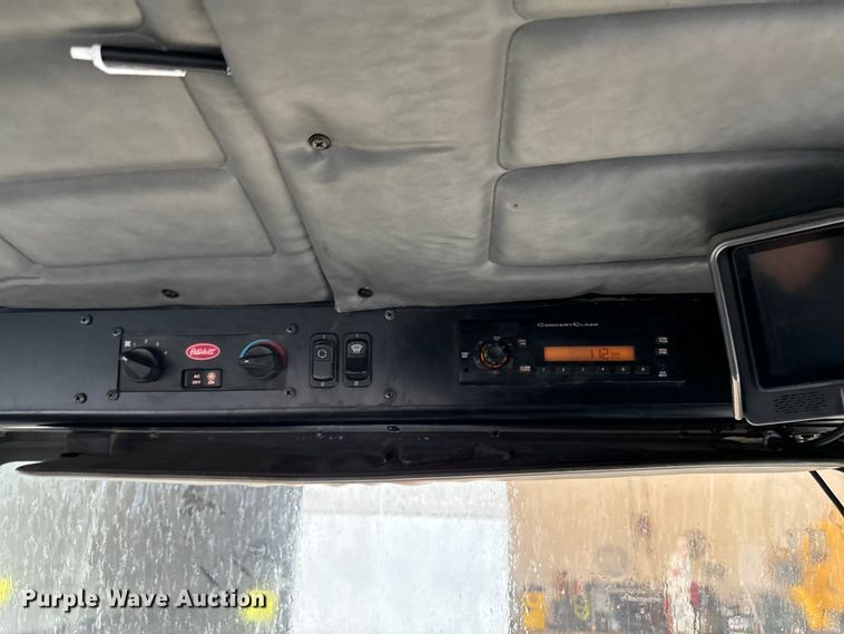 image for item EH4406 2010 Peterbilt 320 refuse truck