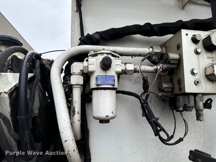 image for item EH4406 2010 Peterbilt 320 refuse truck