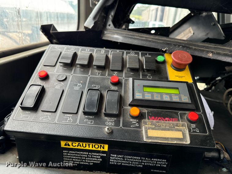 image for item EH4406 2010 Peterbilt 320 refuse truck