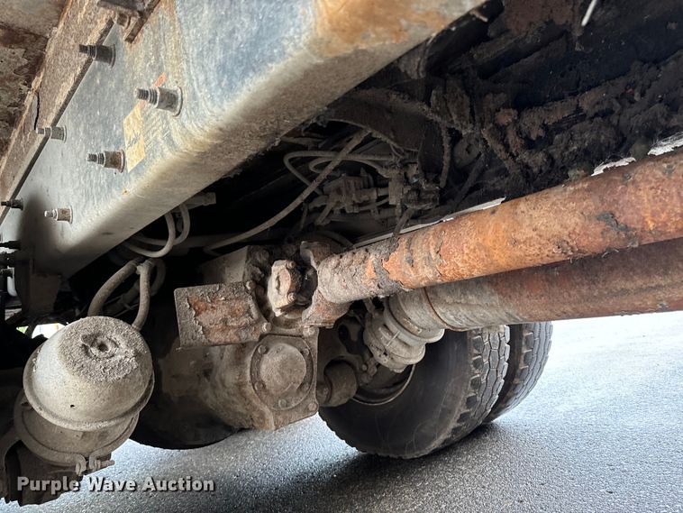 image for item EH4406 2010 Peterbilt 320 refuse truck