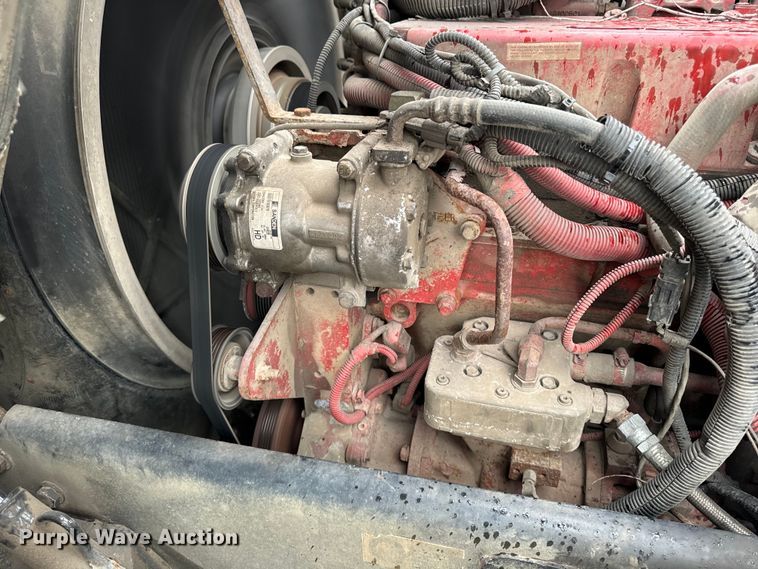 image for item EH4406 2010 Peterbilt 320 refuse truck