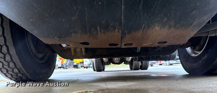 image for item EH4406 2010 Peterbilt 320 refuse truck