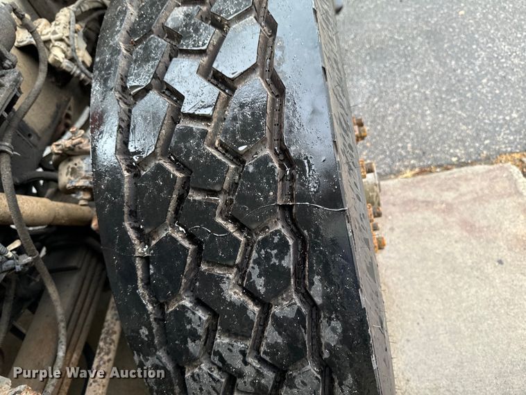 image for item EH4406 2010 Peterbilt 320 refuse truck