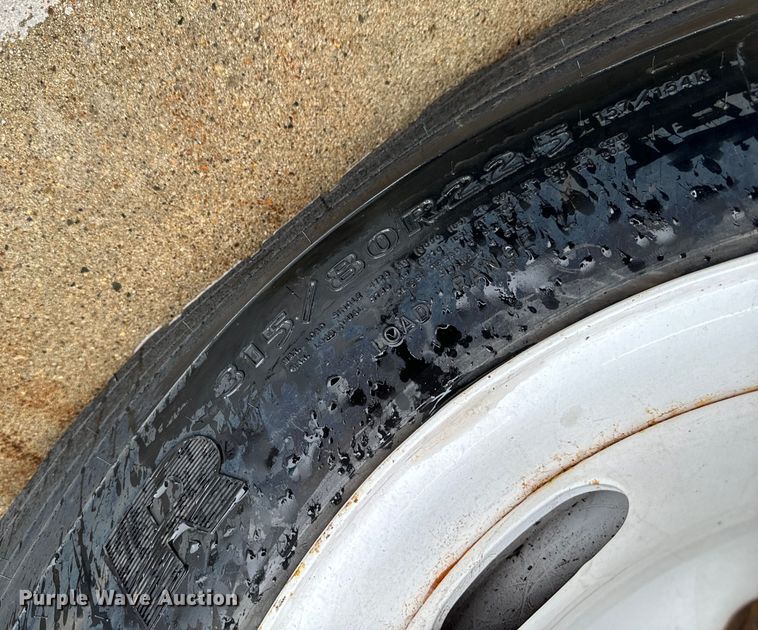 image for item EH4406 2010 Peterbilt 320 refuse truck