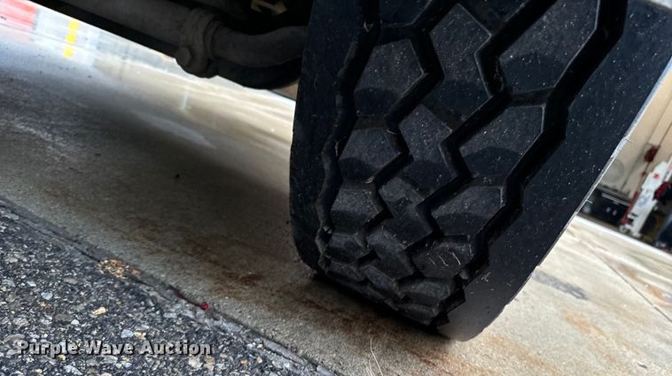 image for item EH4406 2010 Peterbilt 320 refuse truck