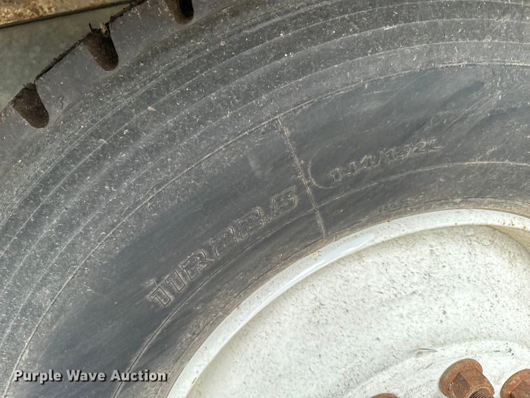 image for item EH4406 2010 Peterbilt 320 refuse truck