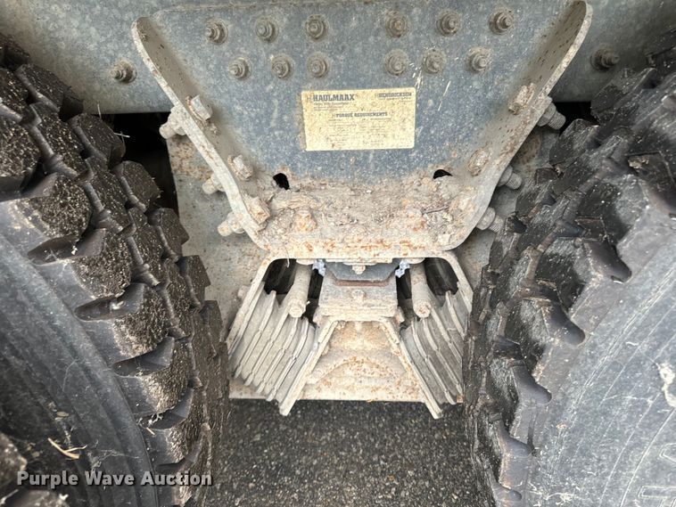 image for item EH4406 2010 Peterbilt 320 refuse truck