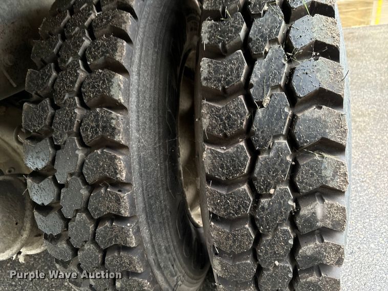 image for item EH4406 2010 Peterbilt 320 refuse truck