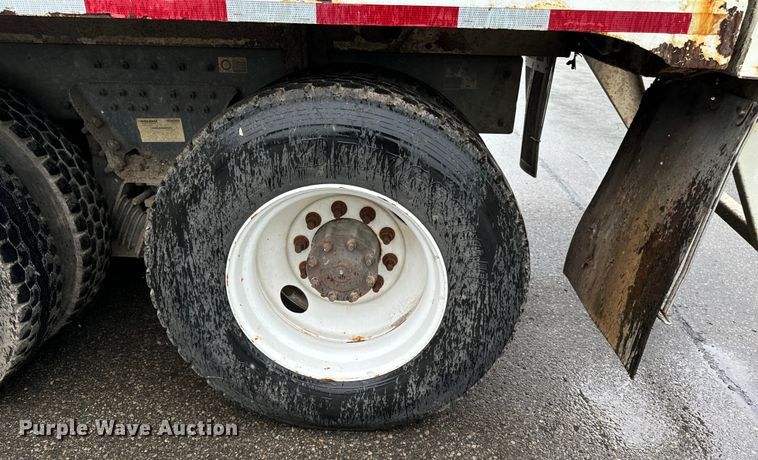 image for item EH4406 2010 Peterbilt 320 refuse truck