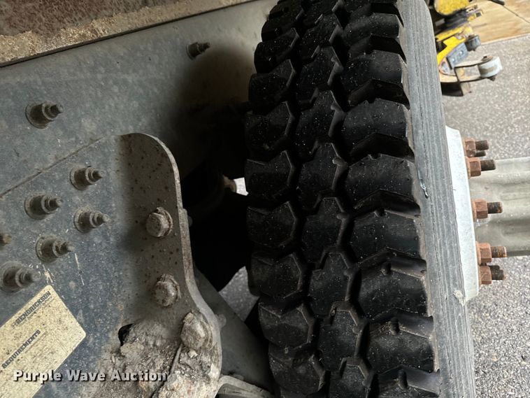 image for item EH4406 2010 Peterbilt 320 refuse truck