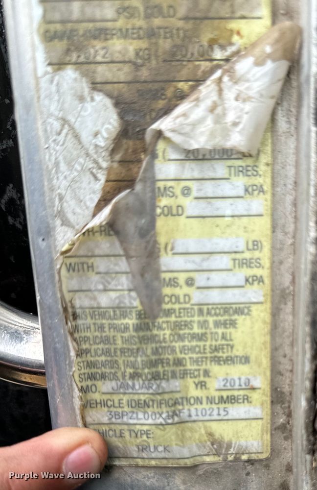 image for item EH4406 2010 Peterbilt 320 refuse truck