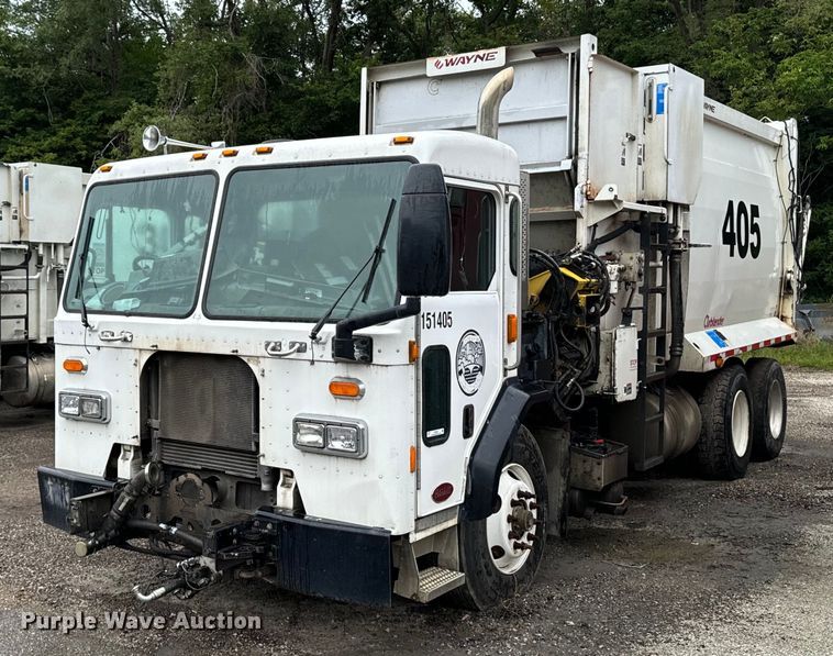 image for item EH4407 2014 Peterbilt 320 refuse truck