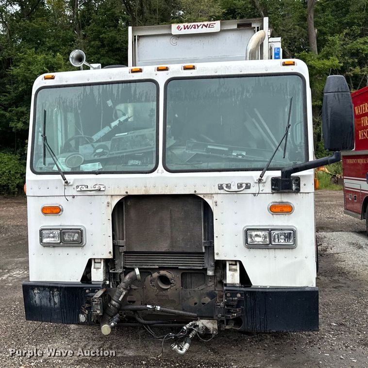 image for item EH4407 2014 Peterbilt 320 refuse truck
