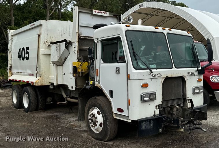 image for item EH4407 2014 Peterbilt 320 refuse truck