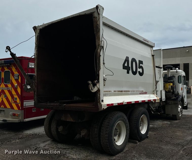 image for item EH4407 2014 Peterbilt 320 refuse truck