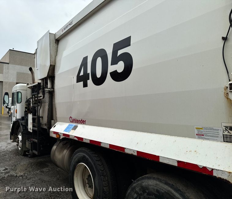 image for item EH4407 2014 Peterbilt 320 refuse truck