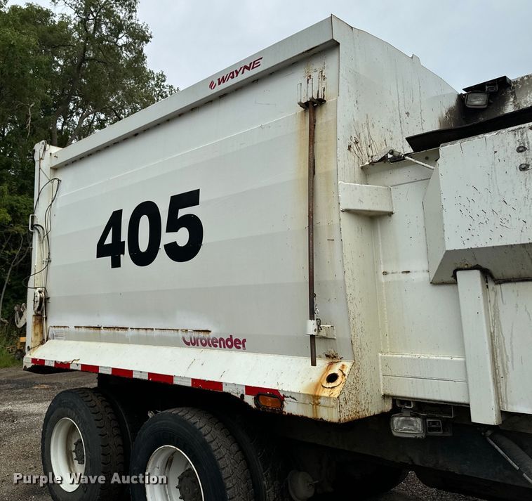 image for item EH4407 2014 Peterbilt 320 refuse truck