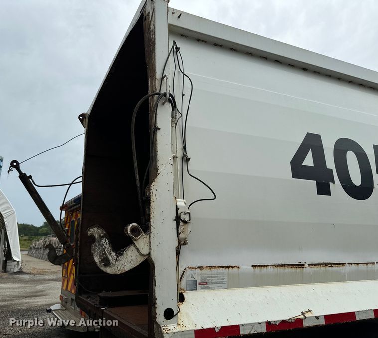 image for item EH4407 2014 Peterbilt 320 refuse truck