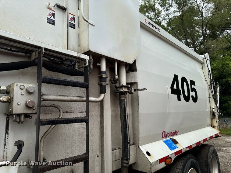 image for item EH4407 2014 Peterbilt 320 refuse truck