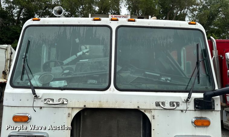 image for item EH4407 2014 Peterbilt 320 refuse truck