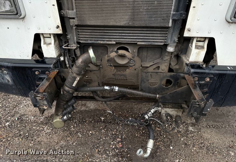 image for item EH4407 2014 Peterbilt 320 refuse truck