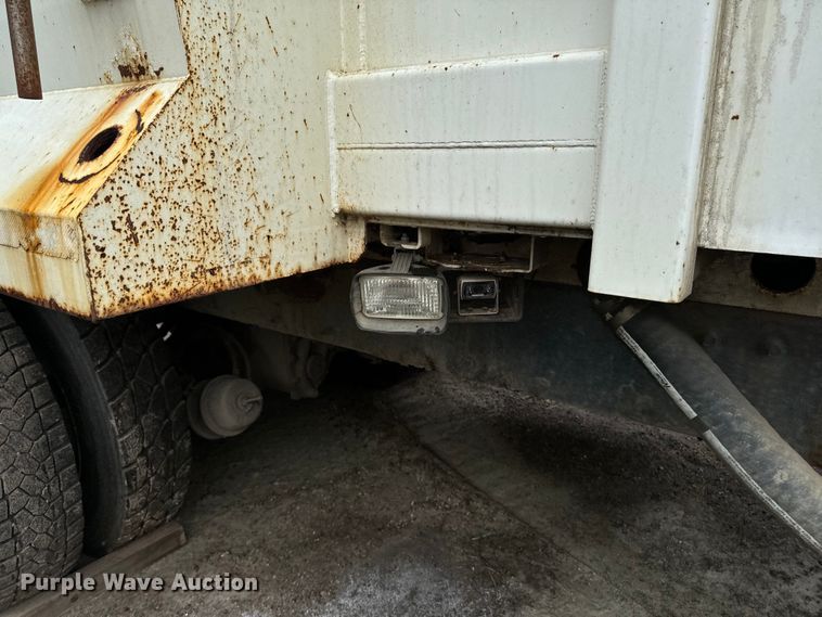 image for item EH4407 2014 Peterbilt 320 refuse truck