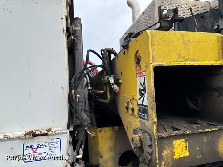 image for item EH4407 2014 Peterbilt 320 refuse truck