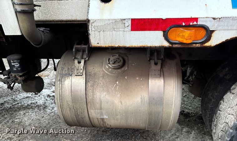 image for item EH4407 2014 Peterbilt 320 refuse truck