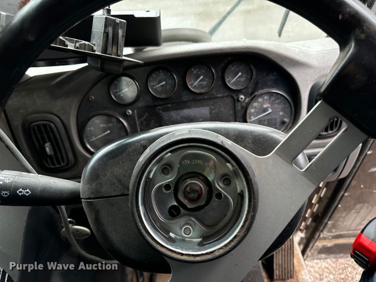 image for item EH4407 2014 Peterbilt 320 refuse truck