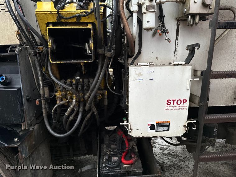 image for item EH4407 2014 Peterbilt 320 refuse truck