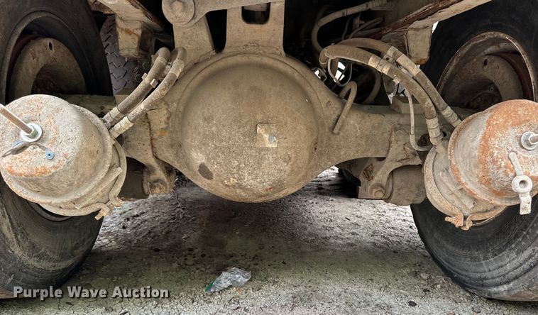 image for item EH4407 2014 Peterbilt 320 refuse truck