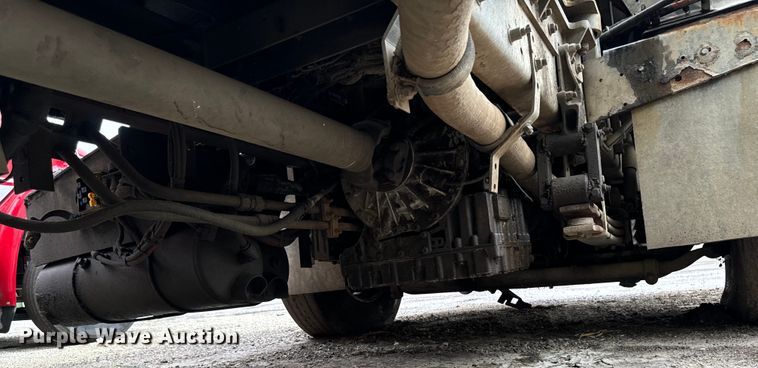 image for item EH4407 2014 Peterbilt 320 refuse truck