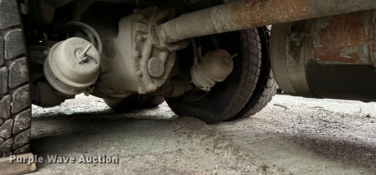 image for item EH4407 2014 Peterbilt 320 refuse truck