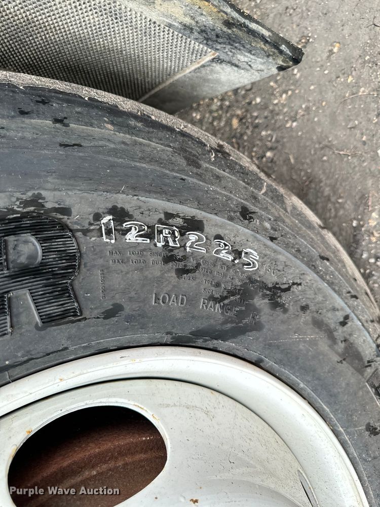 image for item EH4407 2014 Peterbilt 320 refuse truck