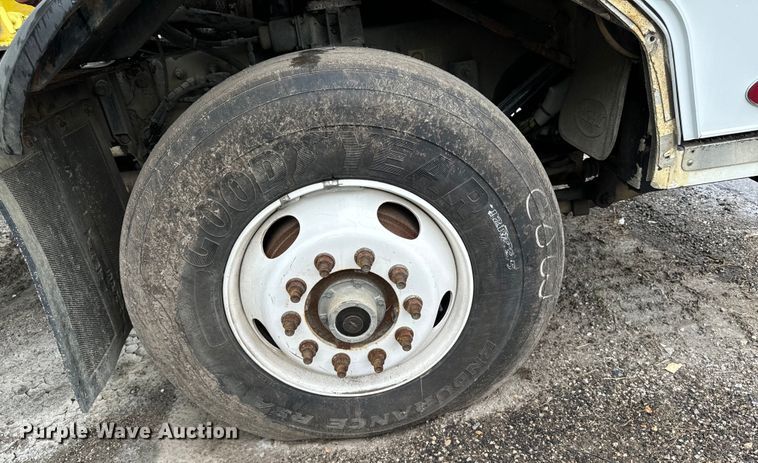 image for item EH4407 2014 Peterbilt 320 refuse truck