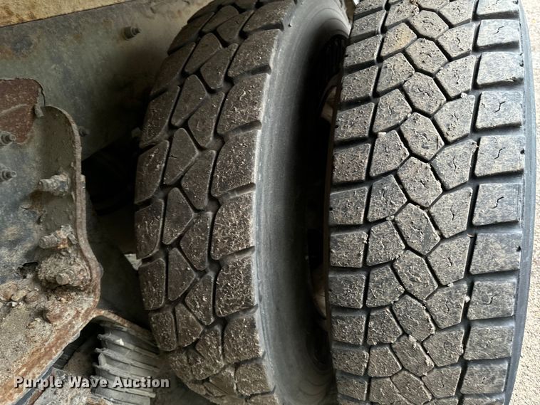 image for item EH4407 2014 Peterbilt 320 refuse truck