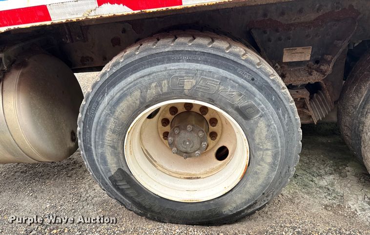 image for item EH4407 2014 Peterbilt 320 refuse truck