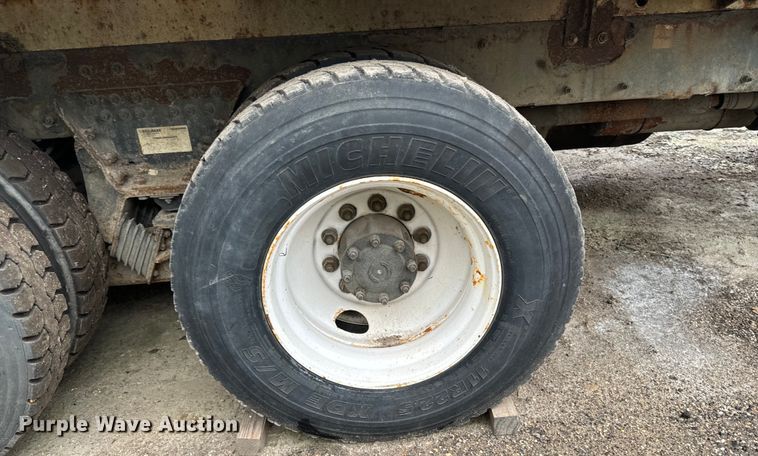 image for item EH4407 2014 Peterbilt 320 refuse truck