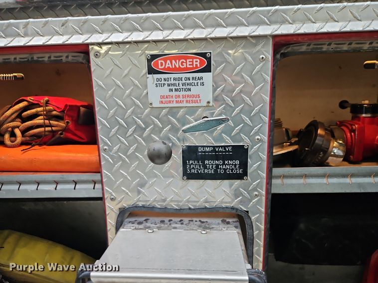 image for item EI3970 1993 International  4900 pumper fire truck