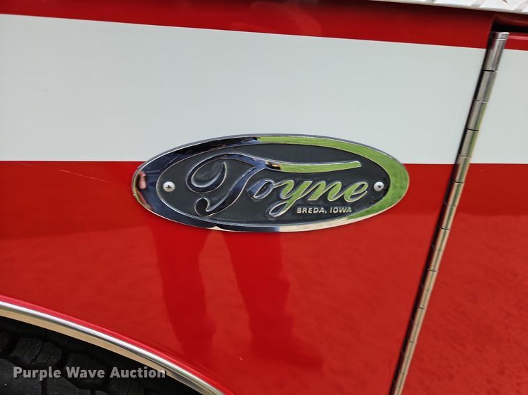 image for item EI3970 1993 International  4900 pumper fire truck