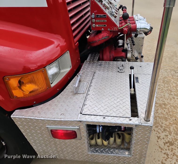 image for item EI3970 1993 International  4900 pumper fire truck