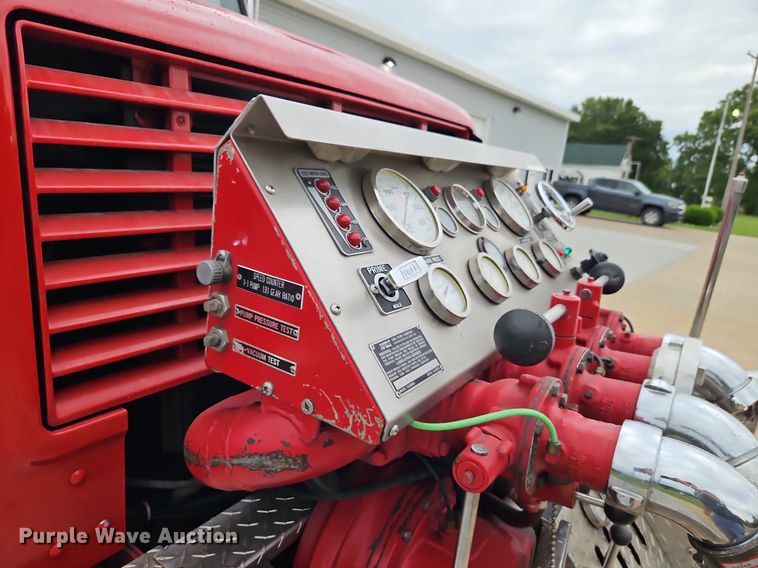 image for item EI3970 1993 International  4900 pumper fire truck