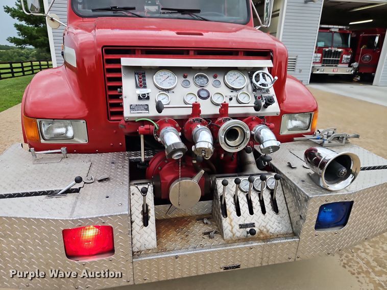 image for item EI3970 1993 International  4900 pumper fire truck