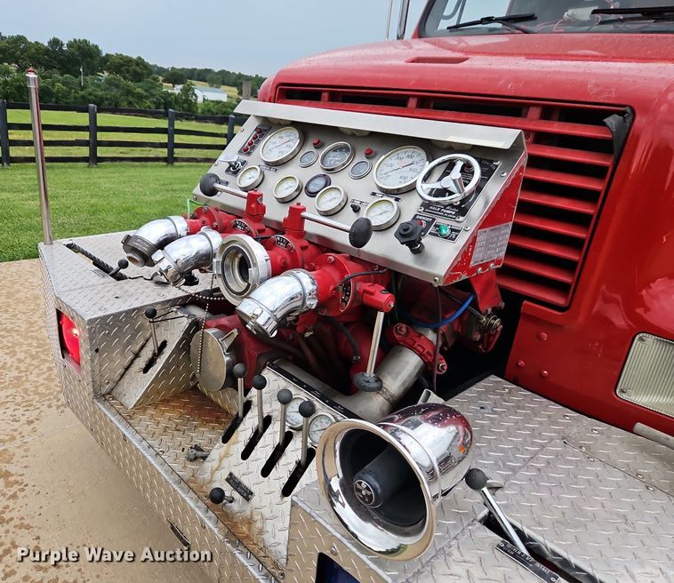 image for item EI3970 1993 International  4900 pumper fire truck