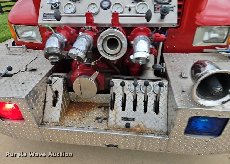 image for item EI3970 1993 International  4900 pumper fire truck