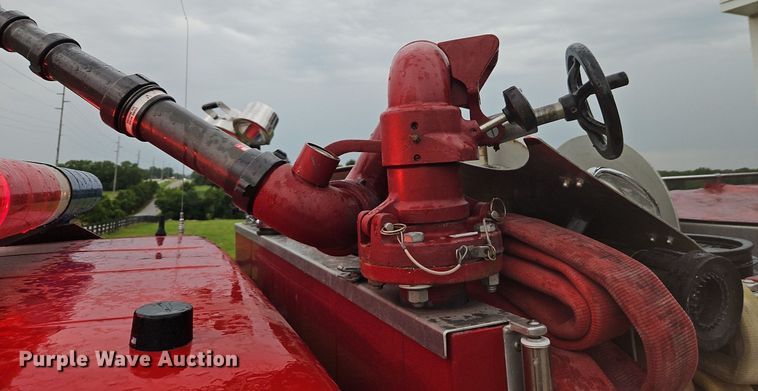 image for item EI3970 1993 International  4900 pumper fire truck