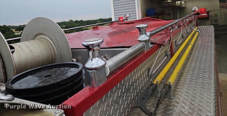 image for item EI3970 1993 International  4900 pumper fire truck