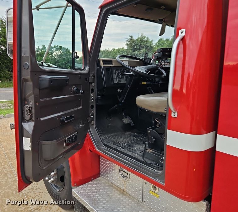 image for item EI3970 1993 International  4900 pumper fire truck